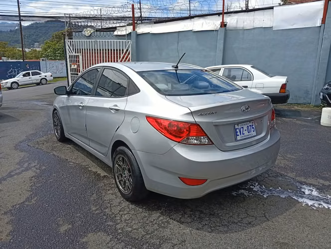 Hyundai accent  - Imagen 2