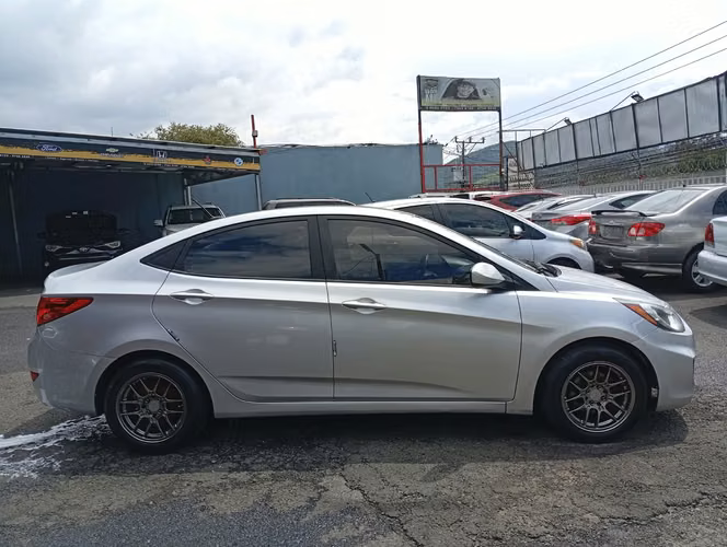Hyundai accent  - Imagen 5