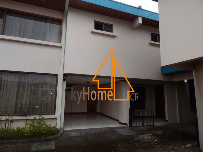 456535 / Casa en alquiler / Condominio / Freses / Centrica / Patio / Segura 