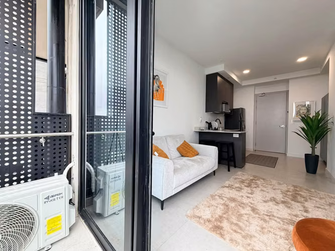 ALQUILER DE APARTAMENTO AMUEBLADO CON PARQUEO
