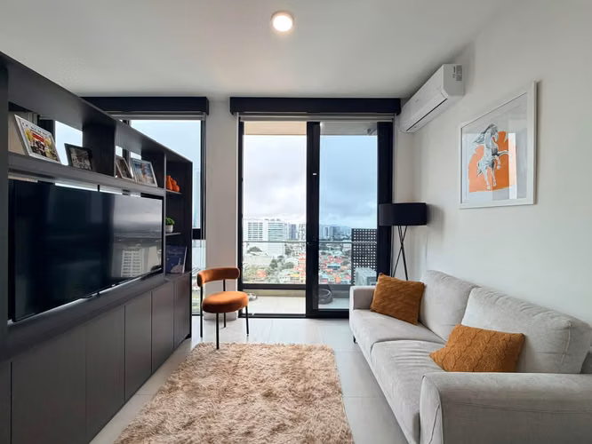 ALQUILER DE APARTAMENTO AMUEBLADO CON PARQUEO