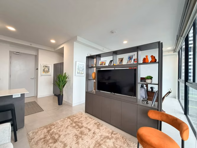 ALQUILER DE APARTAMENTO AMUEBLADO CON PARQUEO