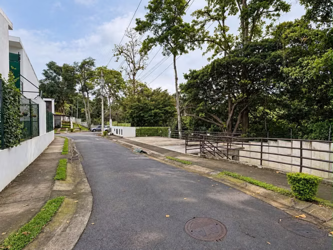 Casa en venta en condominio en Alajuelita.