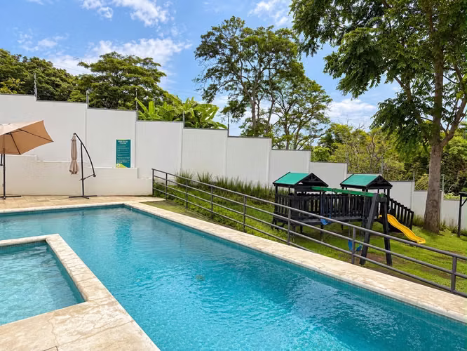 Casa en venta en condominio en Alajuelita.