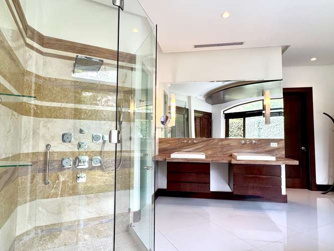 VENTA Residencia de Lujo, Santa Ana / Elegancia,-Amplitud-Privacidad - Imagen 11