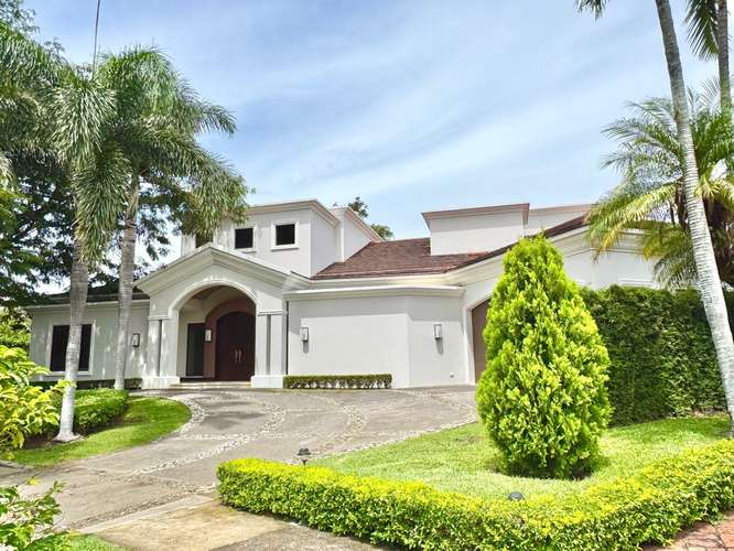 VENTA Residencia de Lujo, Santa Ana / Elegancia,-Amplitud-Privacidad - Imagen 1