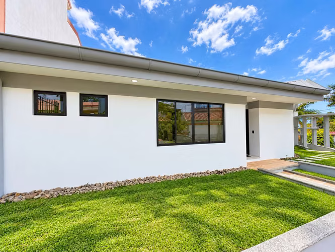 Casa de un nivel en residencial muy cerca de Curridabat - Imagen 2