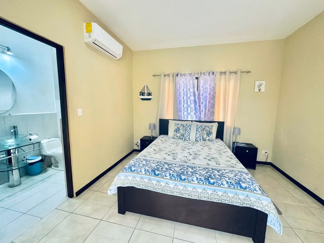 Casa de 3 habitaciones con piscina, rancho y amplio jardín – Playa Potrero