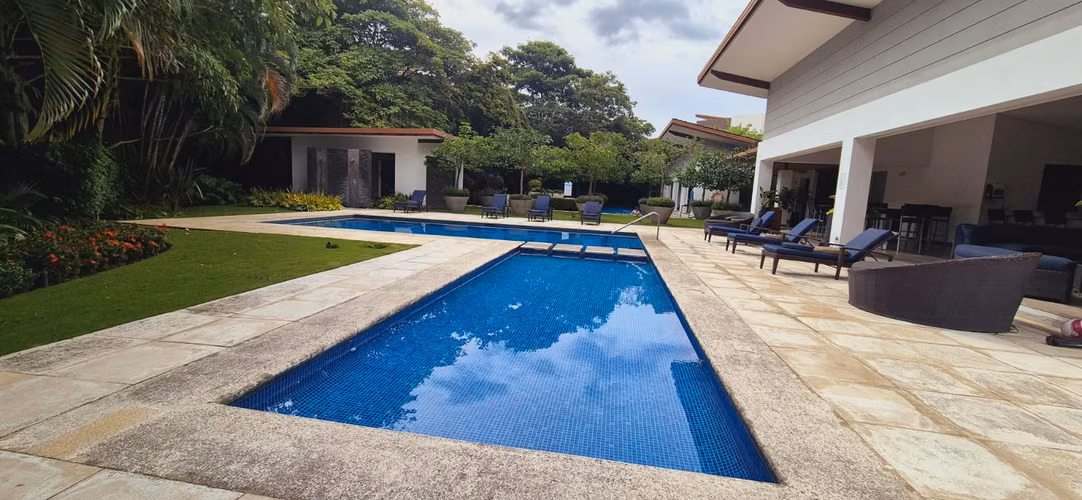 ALQUILER ¡DISTRITO 4 LINDO CON LINDA VISTAS 2HAB/2 BAÑOS 2PARQUEOS LINEA BLANCA 