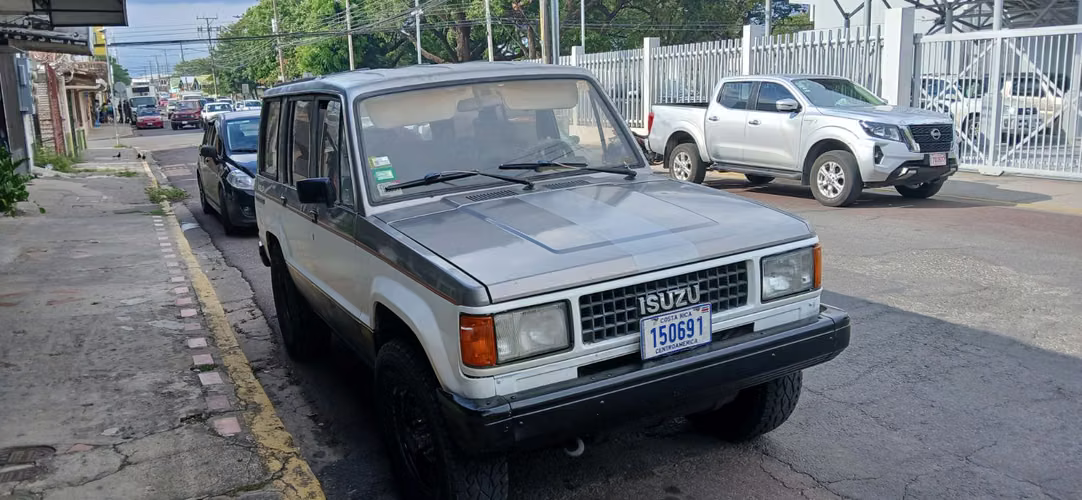 Se vende lindo isuzu trooper Gaz y gasolina muy económico 