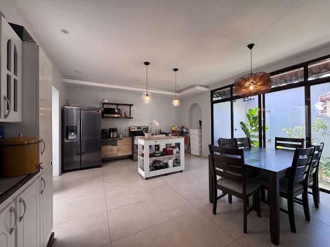 Venta de casa Amplia con Extraordinaria Ubicación. Uso de Suelo Mixto