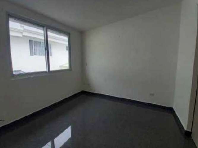 Venta de casa en remate bancario con Amenidades de Condominio - Imagen 4