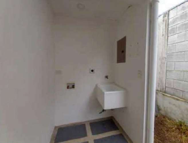 Venta de casa en remate bancario con Amenidades de Condominio - Imagen 6