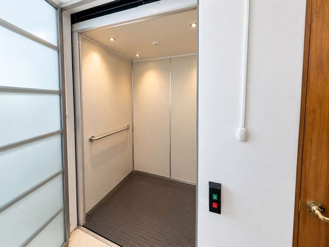 OFICINA EN ALQUILER CON BAÑO PRIVADO Y EXCELENTE UBICACIÓN - Imagen 3