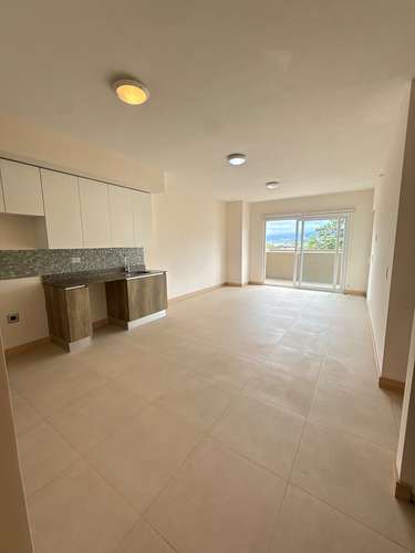 REMATE BANCARIO venta de apartamento en Heredia, condominio Higueron