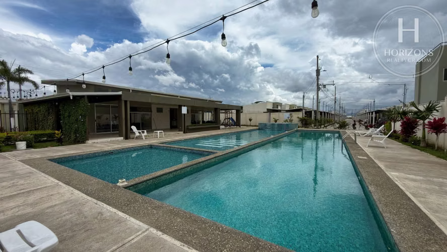 Se Alquila Casa Esquinera Condominio Valle Novarum El Tejar Cartago 2 Habitaciones mas Rooftop y Patio en L NJA1463JB