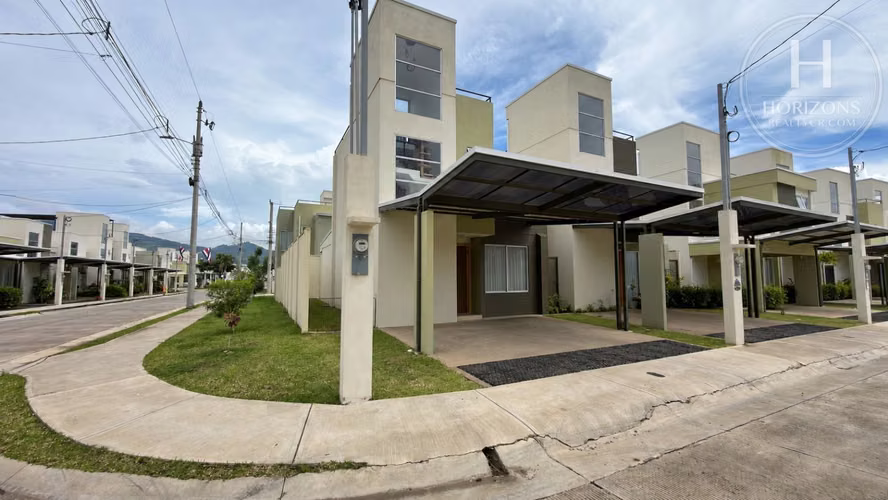 Se Alquila Casa Esquinera Condominio Valle Novarum El Tejar Cartago 2 Habitaciones mas Rooftop y Patio en L NJA1463JB