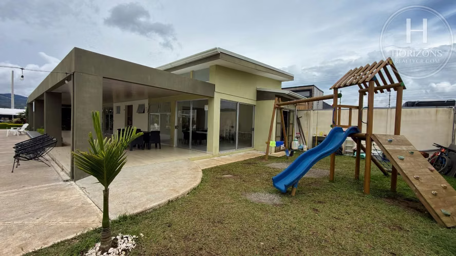 Se Alquila Casa Esquinera Condominio Valle Novarum El Tejar Cartago 2 Habitaciones mas Rooftop y Patio en L NJA1463JB