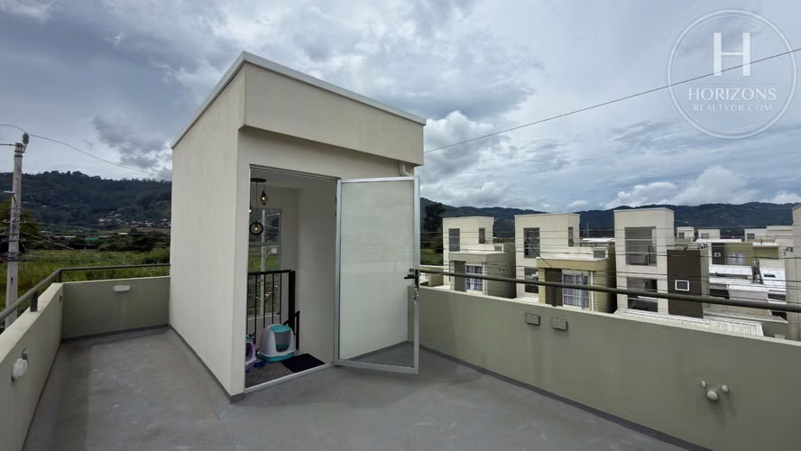 Se Alquila Casa Esquinera Condominio Valle Novarum El Tejar Cartago 2 Habitaciones mas Rooftop y Patio en L NJA1463JB
