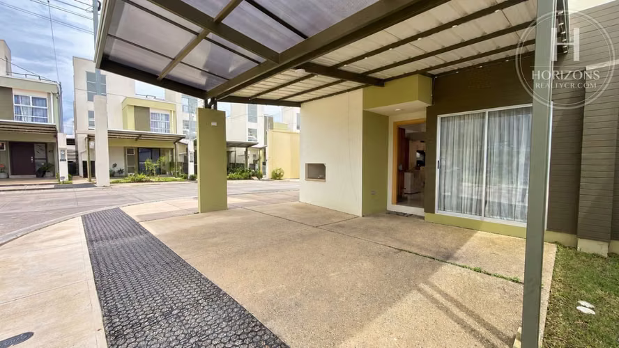 Se Alquila Casa Esquinera Condominio Valle Novarum El Tejar Cartago 2 Habitaciones mas Rooftop y Patio en L NJA1463JB