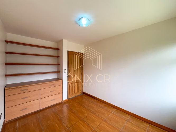 Casa Amplia en Ayarco, Curridabat | 220 m², 3 Hab, Terraza y Parqueo | $1.600 - Imagen 16