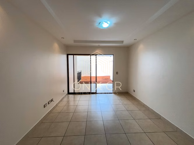 Casa Amplia en Ayarco, Curridabat | 220 m², 3 Hab, Terraza y Parqueo | $1.600 - Imagen 6