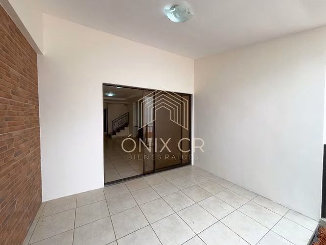 Casa Amplia en Ayarco, Curridabat | 220 m², 3 Hab, Terraza y Parqueo | $1.600 - Imagen 19