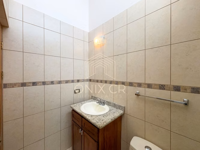 Casa Amplia en Ayarco, Curridabat | 220 m², 3 Hab, Terraza y Parqueo | $1.600 - Imagen 13