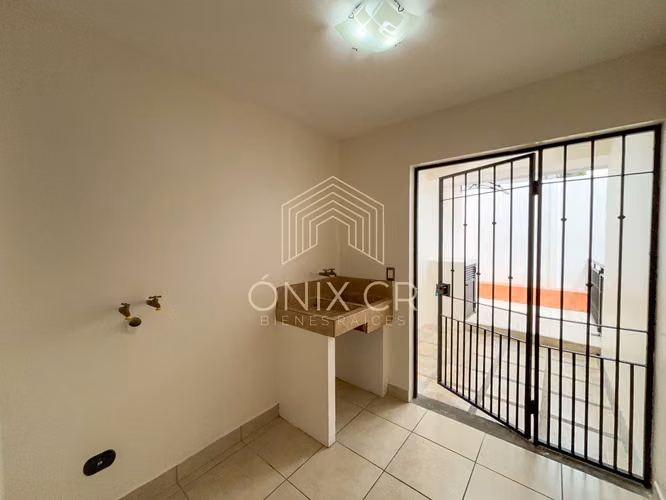 Casa Amplia en Ayarco, Curridabat | 220 m², 3 Hab, Terraza y Parqueo | $1.600 - Imagen 18