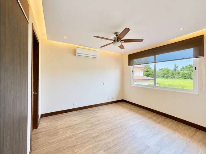 Moderna casa en la Guácima - Imagen 13
