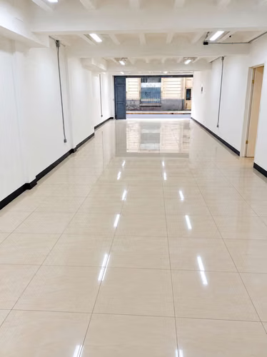 LOCAL COMERCIAL EN ALQUILER – SAN JOSÉ CENTRO | 91 m²