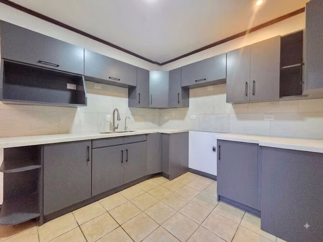 Casa en venta en condominio privado en Lindora. - Imagen 6