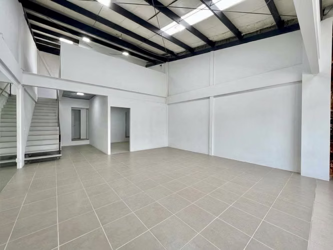OFICINA O LOCAL COMERCIAL DE 123 MTS EN LINDORA, SANTA ANA - Imagen 2