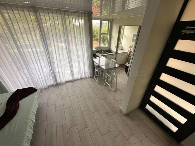 3 Opciones de Alquiler Loft Amueblado en Rodeo de Mora – $800 | Ideal para estudiantes de la Universidad para la Paz - Imagen 3