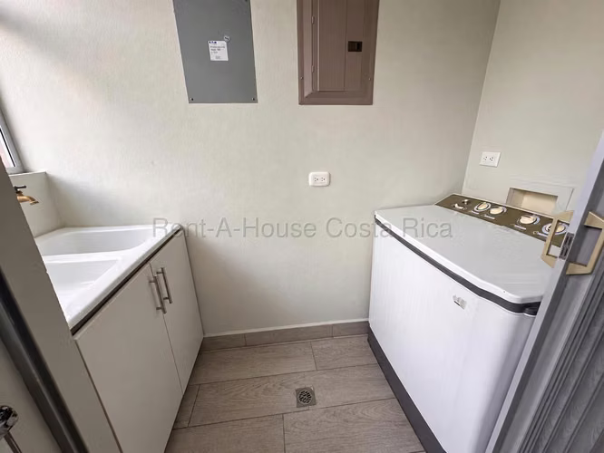 3 Opciones de Alquiler Loft Amueblado en Rodeo de Mora – $800 | Ideal para estudiantes de la Universidad para la Paz - Imagen 8