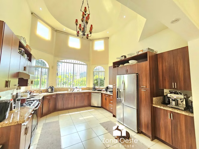 Venta amplia casa Trejos Montealegre, diseño único, independiente, 1 planta - Imagen 5
