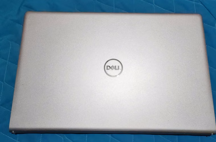 Llaptop Dell Inspiron 3520 Intel Core i7 12a Gen