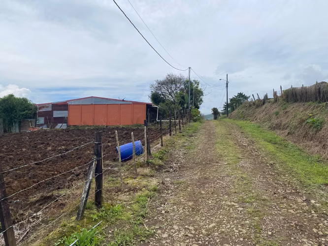 Venta de 2 Terrenos con casa, Capellades, Cartago. 6161