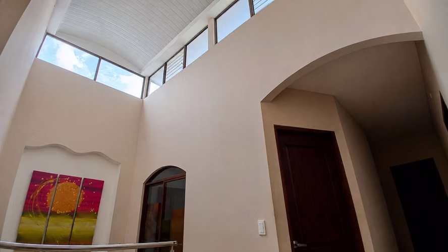 ¡OPORTUNIDAD EN DESAMPARADOS! CASA AMPLIA DE 4 HABITACIONES, 2.5 BAÑOS Y COCHERA PARA 2 VEHÍCULOS - Imagen 15