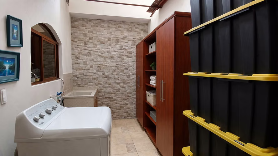 ¡OPORTUNIDAD EN DESAMPARADOS! CASA AMPLIA DE 4 HABITACIONES, 2.5 BAÑOS Y COCHERA PARA 2 VEHÍCULOS - Imagen 8