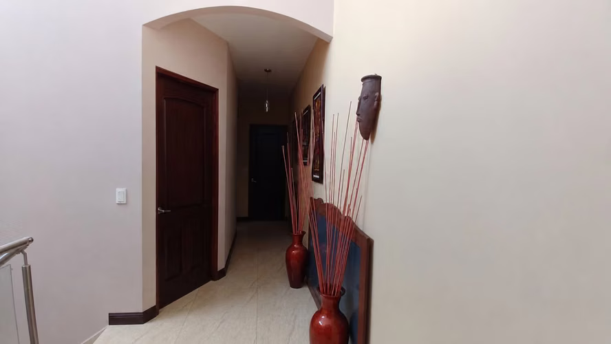 ¡OPORTUNIDAD EN DESAMPARADOS! CASA AMPLIA DE 4 HABITACIONES, 2.5 BAÑOS Y COCHERA PARA 2 VEHÍCULOS - Imagen 13
