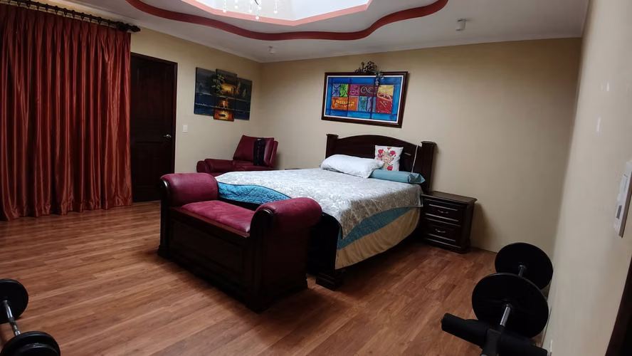 ¡OPORTUNIDAD EN DESAMPARADOS! CASA AMPLIA DE 4 HABITACIONES, 2.5 BAÑOS Y COCHERA PARA 2 VEHÍCULOS - Imagen 9