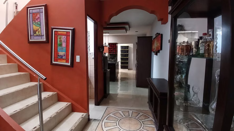 ¡OPORTUNIDAD EN DESAMPARADOS! CASA AMPLIA DE 4 HABITACIONES, 2.5 BAÑOS Y COCHERA PARA 2 VEHÍCULOS - Imagen 11