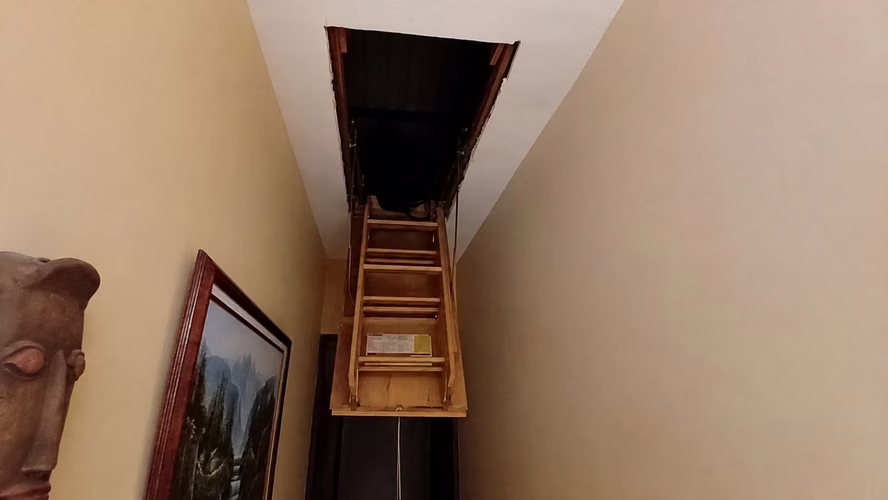 ¡OPORTUNIDAD EN DESAMPARADOS! CASA AMPLIA DE 4 HABITACIONES, 2.5 BAÑOS Y COCHERA PARA 2 VEHÍCULOS - Imagen 2