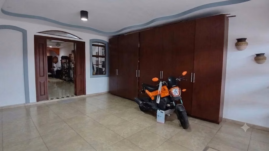 ¡OPORTUNIDAD EN DESAMPARADOS! CASA AMPLIA DE 4 HABITACIONES, 2.5 BAÑOS Y COCHERA PARA 2 VEHÍCULOS - Imagen 16
