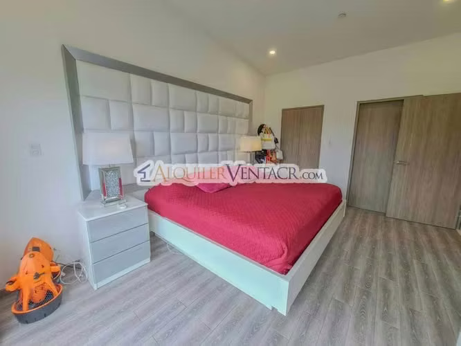 Lujoso Penthouse amueblado con vista en torre Paradisus Rohrmoser Pavas