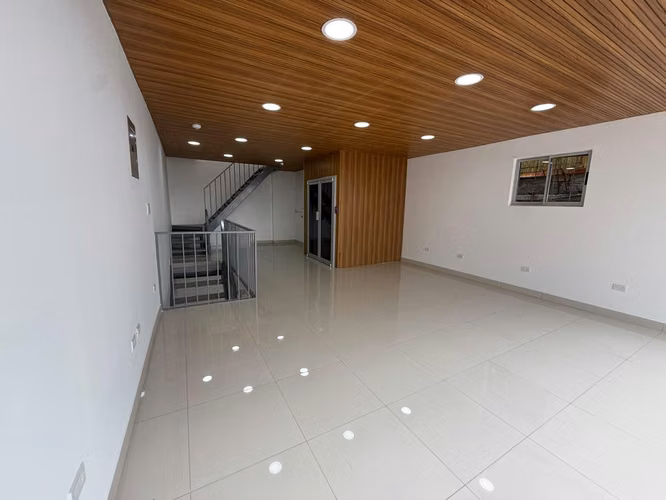 Local Comercial de 235 m² en Calle Principal de Guadalupe, San José (JMA)