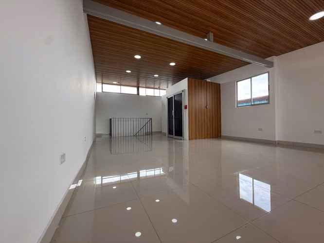 Local Comercial de 235 m² en Calle Principal de Guadalupe, San José (JMA)