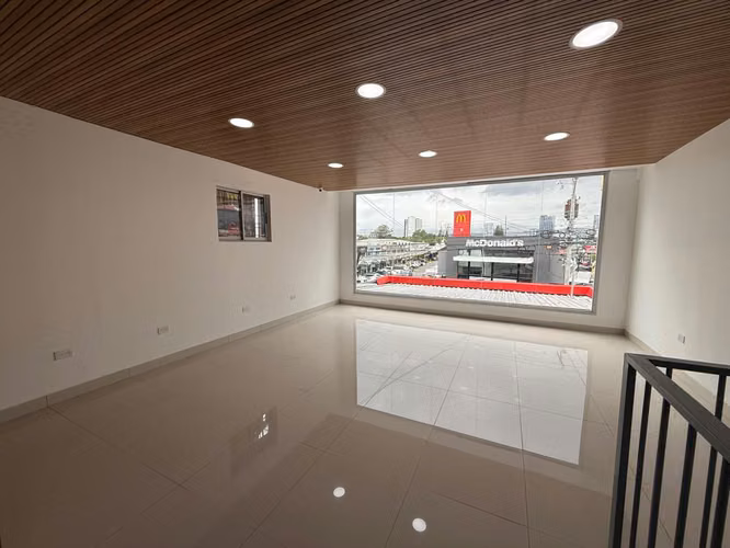 Local Comercial de 235 m² en Calle Principal de Guadalupe, San José (JMA)
