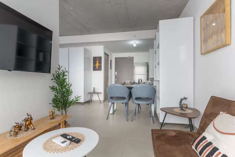APARTAMENTO EN LAS ALTURAS, FULL EQUIPADO, A/C Y PARQUEO TECHADO